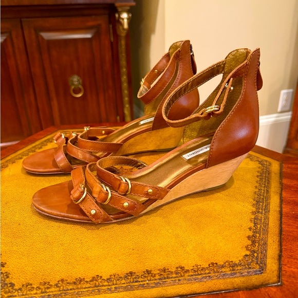 Cynthia Vincent Leather Wedge Sandals Size 9 MSRP $298 - Picture 3 of 8